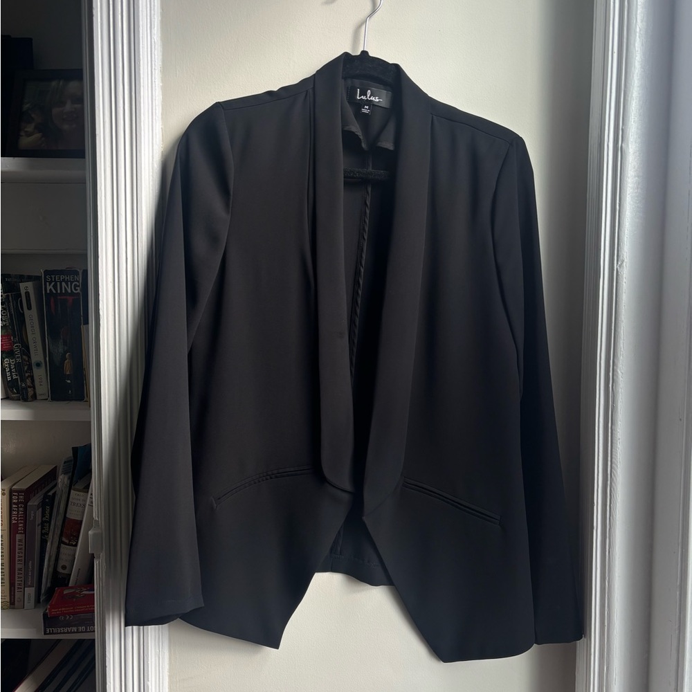 Lulu's Elegant Black Blazer
